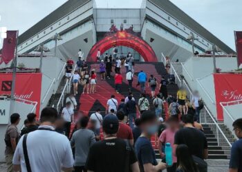 The International 11 Day One Diary: Full House, Full Set